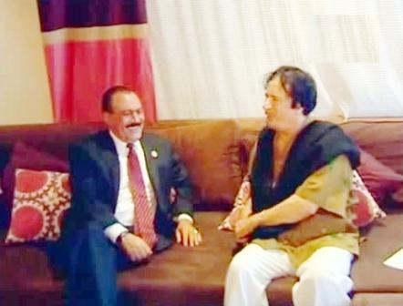 رئيس الجمهورية والزعيم القذافي لدى لقائهما أمس